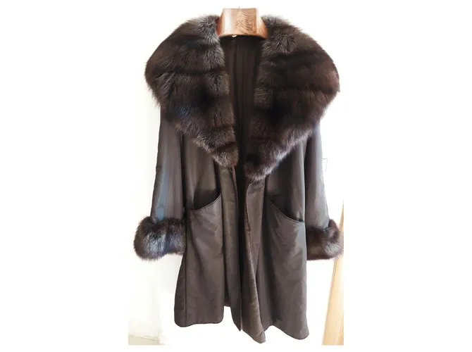 Fendi Abrigos, Ropa de calle Castaño 