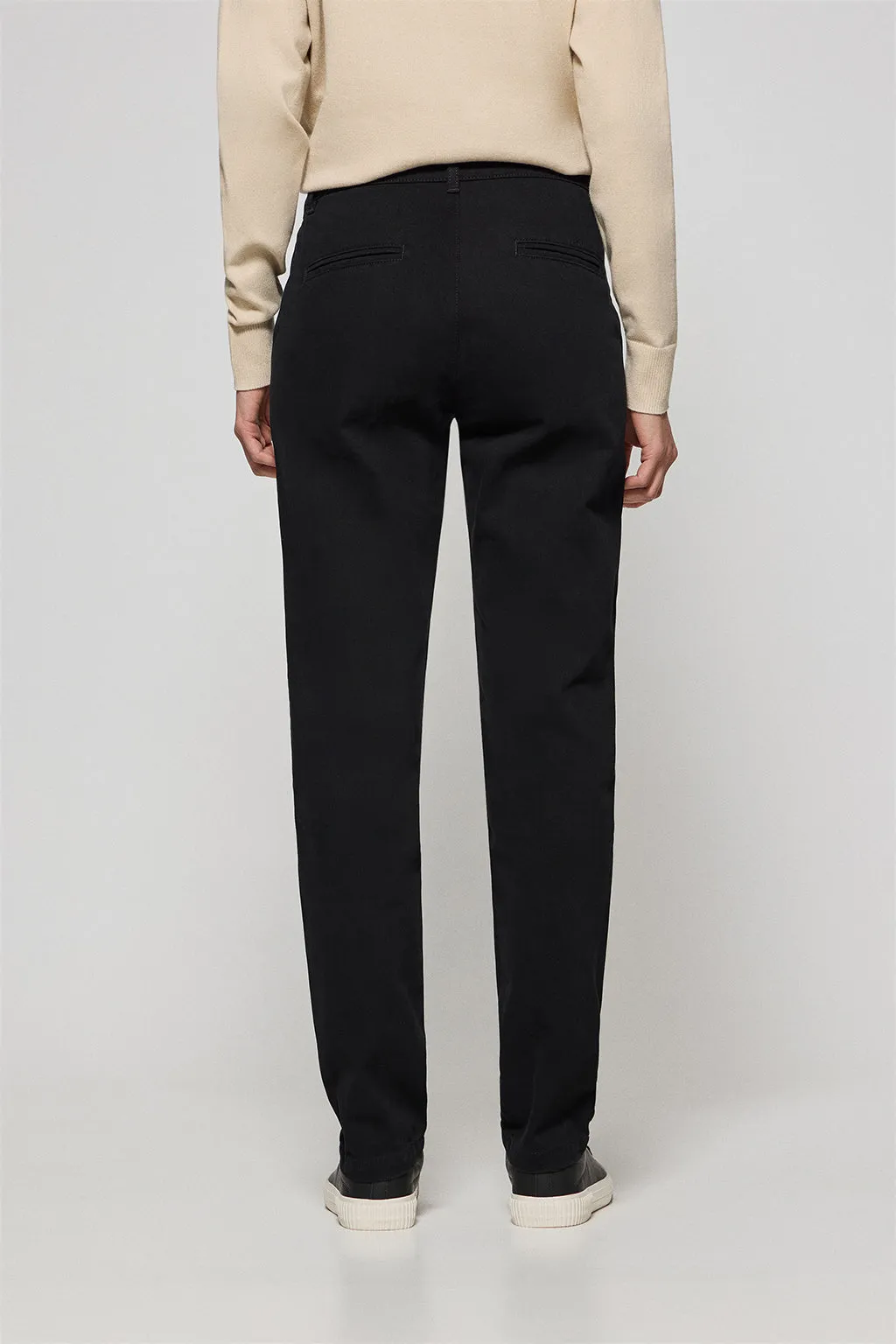 Pantalón chino May negro con bordado en bolsillo minimal Polo Club