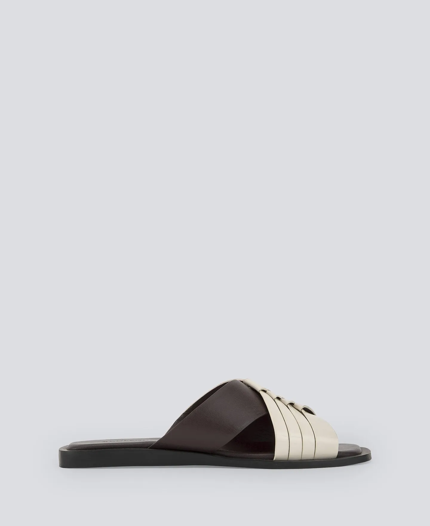 Two-tone leather flat sandal woman