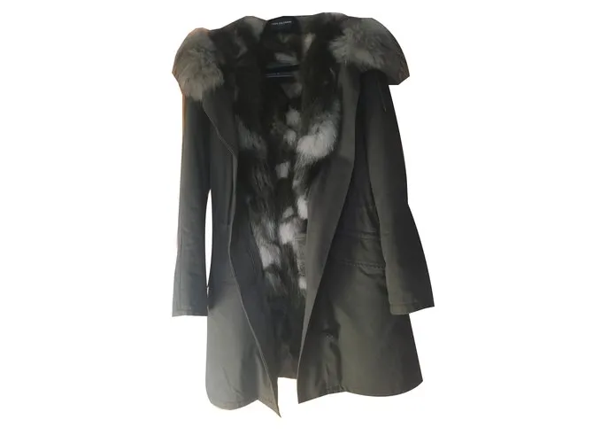 Yves Salomon Abrigos, Ropa de calle Caqui 